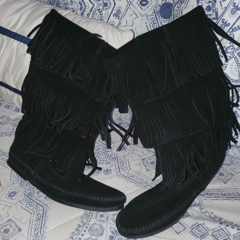 Minnetonka 3 tier Fringe Booties